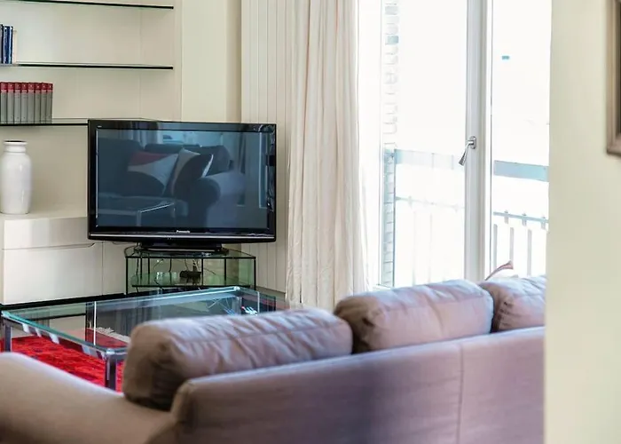 Apartamento Elegante casa con Garage AC WiFi balcony Como
