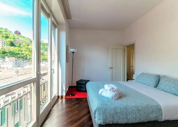 Elegante casa con Garage AC WiFi balcony Como