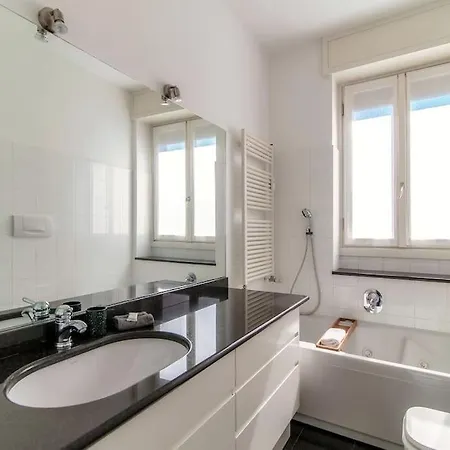 Appartamento Elegante Casa Con Garage Ac Wifi Balcony